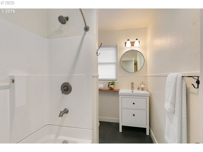 2747 Ne Bryant St, House other with 5 bedrooms, 2 bathrooms and 1 parking in Portland OR | Image 12