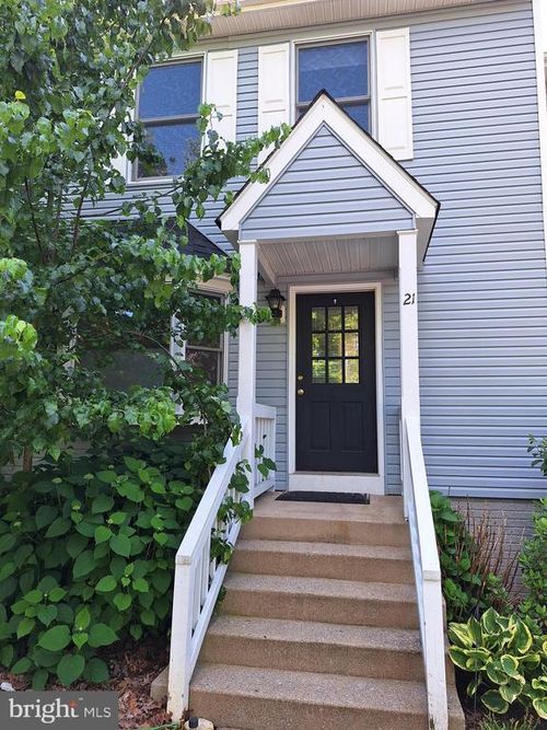 21 Stonewall Ct, MIDDLEBURG, VA, 20117-2675 | Card Image