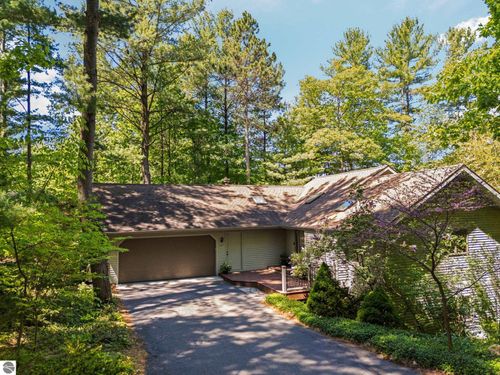 7211 Logan Ln, Traverse City, MI, 49686-1707 | Card Image