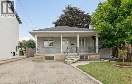 37 Brome Road, North York, ON, M6L1T5 | Card Image