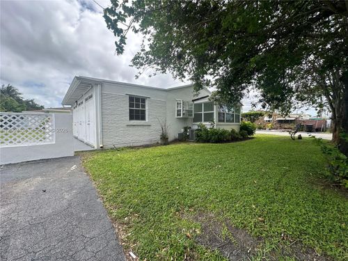 122 Ne 2nd Ave, Hallandale Beach, FL, 33009-4212 | Card Image