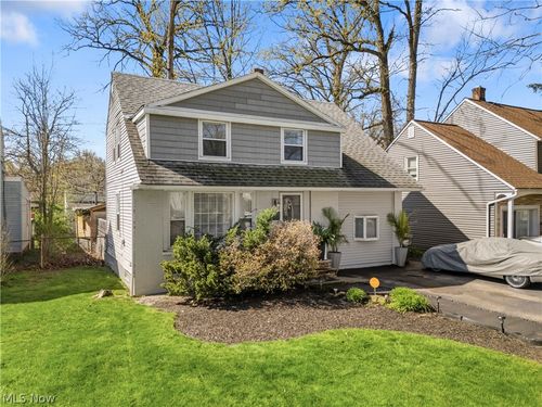 19406 Wickfield Ave, Warrensville Heights, OH, 44122-6539 | Card Image