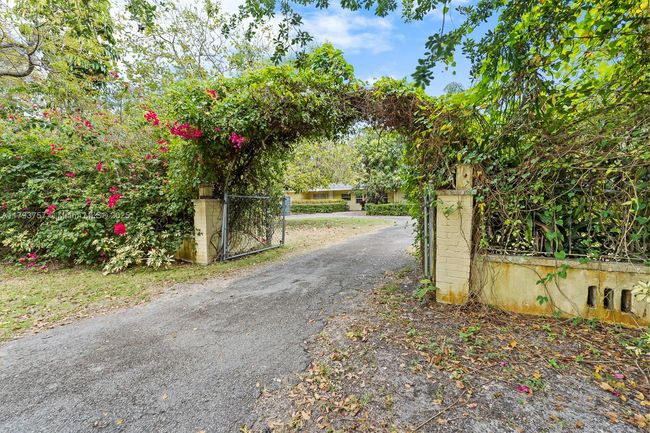 13101 Sw 82 Nd Ave, House other with 4 bedrooms, 2 bathrooms and null parking in Pinecrest FL | Image 41