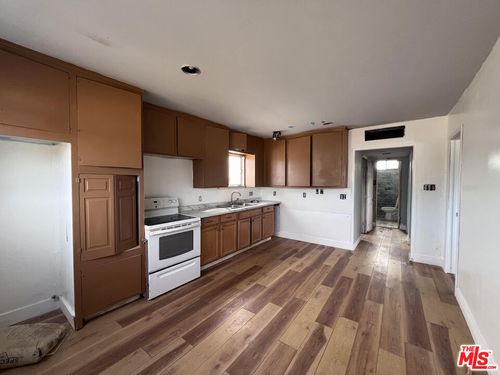 11916 Long Beach Blvd, Lynwood, CA, 90262-4330 | Card Image