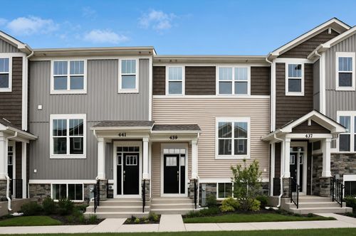 439 Red Oak Cir, Volo, IL, 60020-3228 | Card Image