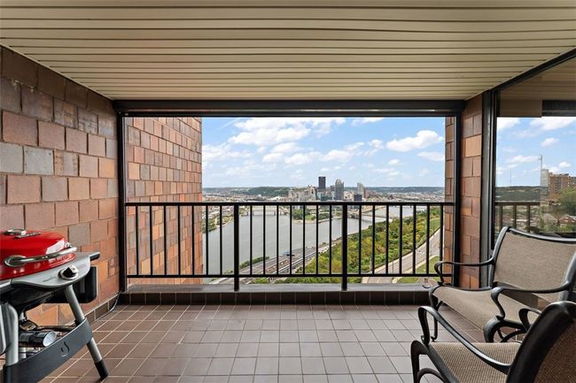 APT-1102 - 1700 Grandview Ave, Condo with 2 bedrooms, 2 bathrooms and 2 parking in Mt Washington PA | Image 8