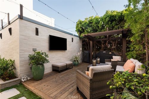 330 28th St, Hermosa Beach, CA, 90254-2455 | Card Image