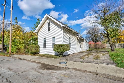 5405 Caleb Ct, Cleveland, OH, 44127-1654 | Card Image