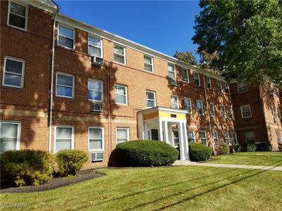 301 - 13789 Cedar Road, Condo with 1 bedrooms, 1 bathrooms and null parking in South Euclid OH | Image 1