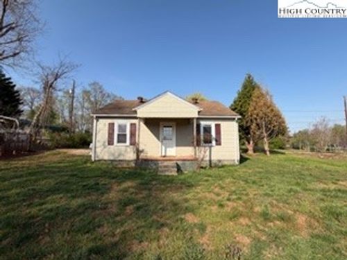 123 Stonewood Rd, Elkin, NC, 28621-7916 | Card Image