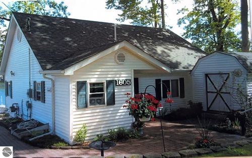 1605 Arbor Dr, Lake, MI, 48632-9273 | Card Image