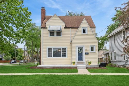 747 Watson St, Aurora, IL, 60505-5245 | Card Image
