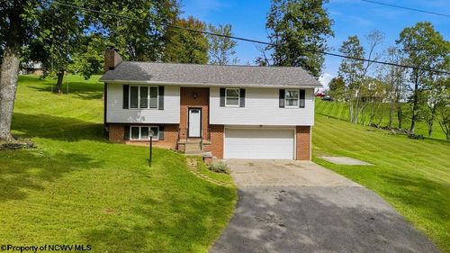 293 Forest Dr, Bridgeport, WV, 26330-9535 | Card Image