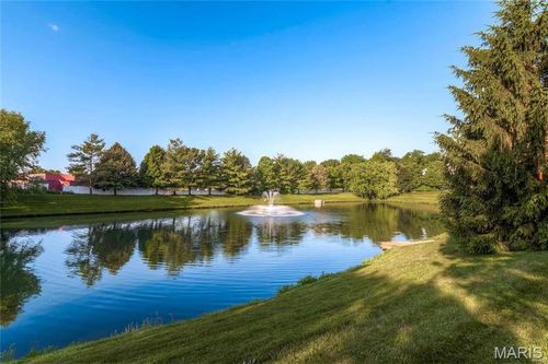 259 Cheval Square Dr, Chesterfield, MO, 63005-1639 | Card Image