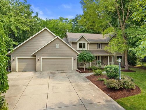 3450 S Sandalwood Drive, New Berlin, WI, 53151 | Card Image