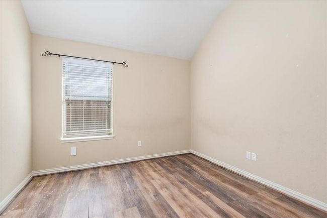 Secondary bedroom 2 | Image 27