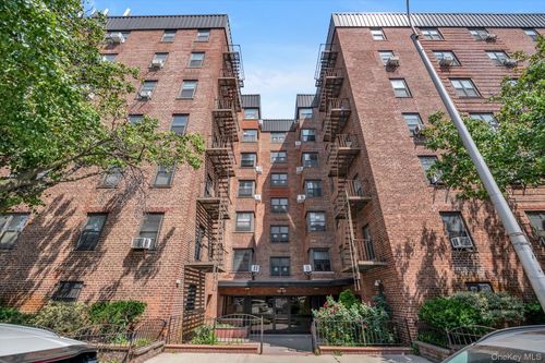 102-90-09 Northern Blvd, Jackson Heights, NY, 11372-1652 | Card Image