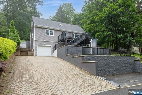 8 Wenonah Ave, Oakland, NJ, 07436-3021 | Card Image