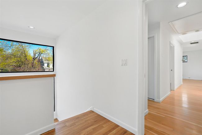 Second floor landing. | Image 18