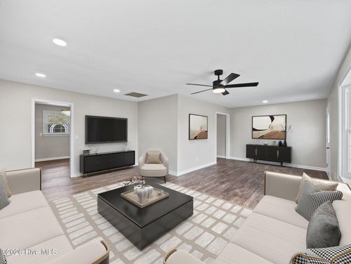 404 Maplehurst Dr, Jacksonville, NC, 28540-7818 | Card Image