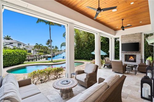 2201 Beacon Ln, NAPLES, FL, 34103-4717 | Card Image