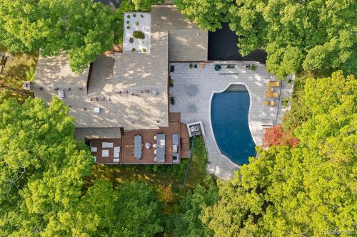 7371 Lindenmere Dr, Bloomfield Hills, MI, 48301-3533 | Card Image