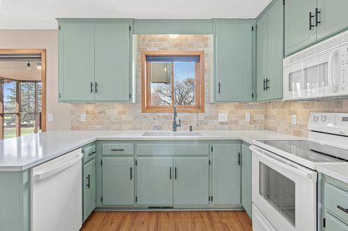 5435 Upper 147th St W, Apple Valley, MN, 55124-6665 | Card Image