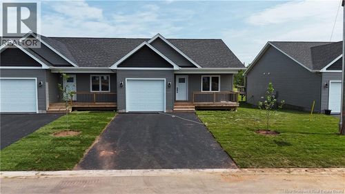 215 Rue Simone Gallant, House with 3 bedrooms, 2 bathrooms and null parking in Shediac NB | Card Image