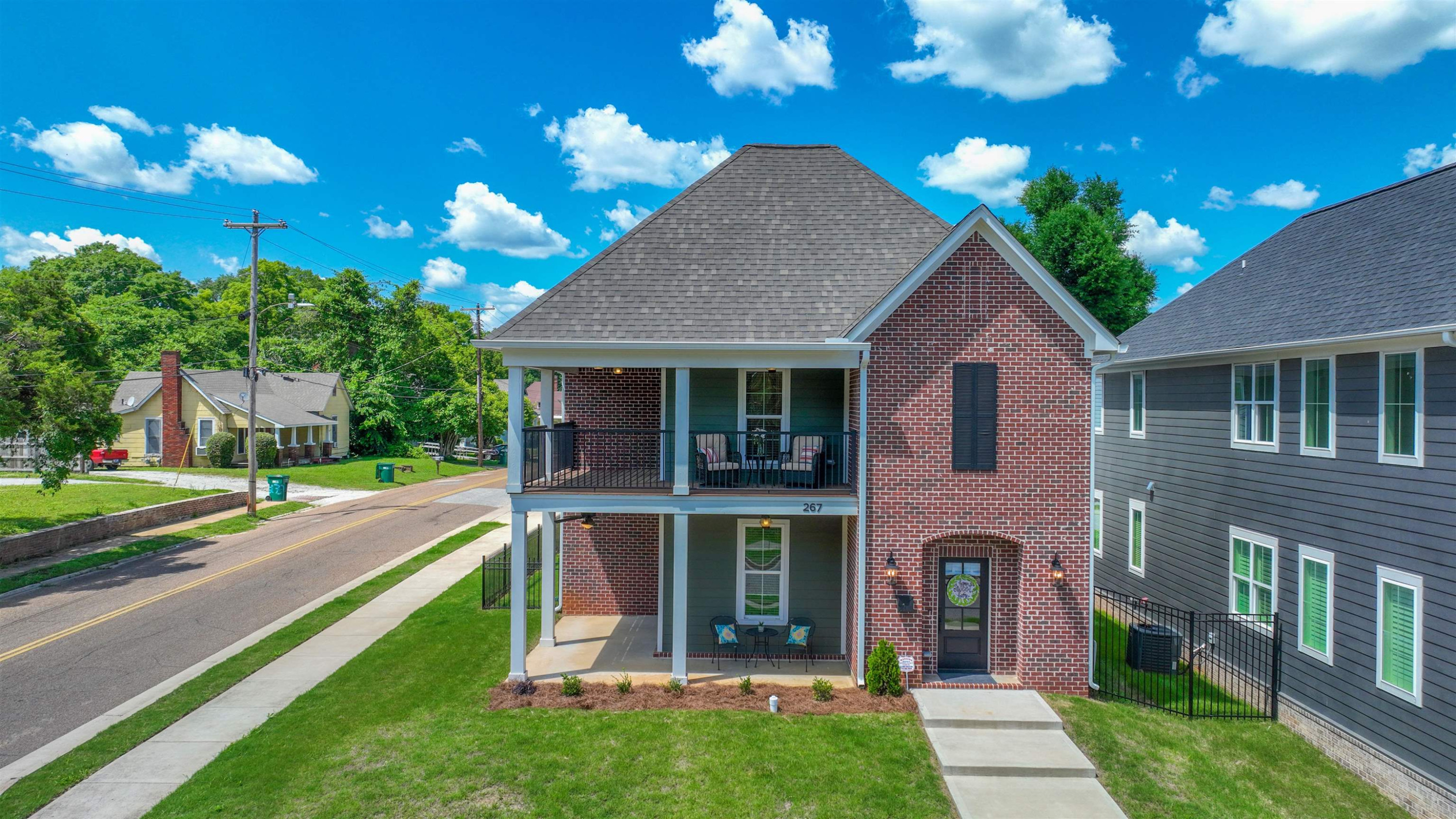 Deaderick St, Jackson, TN 38301