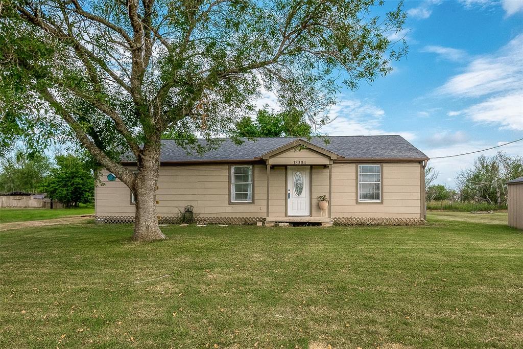 Kanak St, Needville, TX 77461