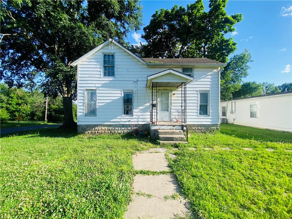 Highland St, Sweet Springs, MO 65351