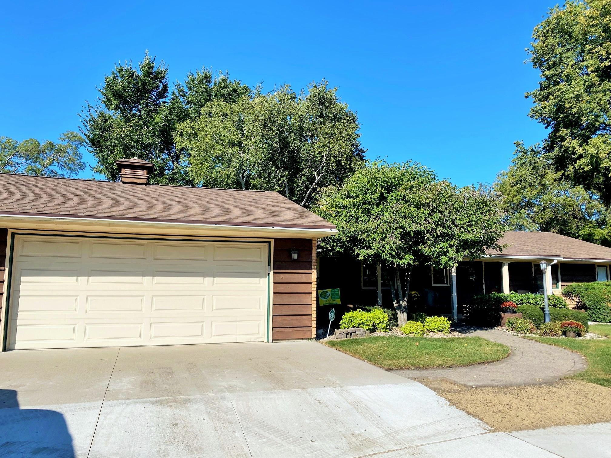 10th St, Willmar, MN 56201