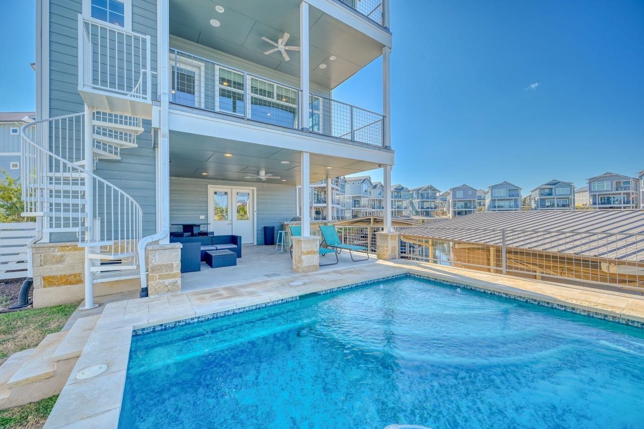 Island Cir, Kingsland, TX 78639