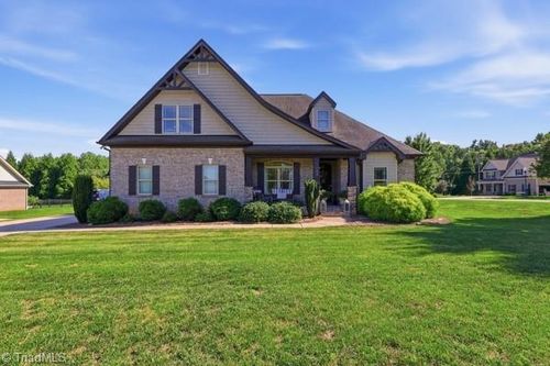 104 Tyler Ct, Advance, NC, 27006-7356 | Card Image