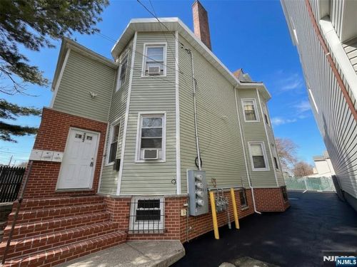 239-237-239 6th Ave W, Newark, NJ, 07107-2278 | Card Image