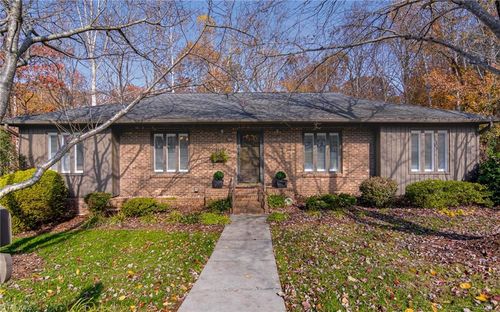 211 Ridgehaven Dr, Winston-Salem, NC, 27104-4404 | Card Image