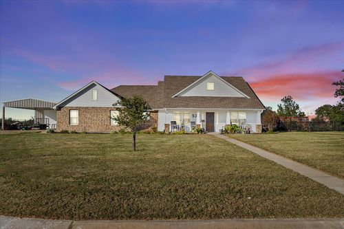 528 Hubbard Cir, Nevada, TX, 75173-8323 | Card Image