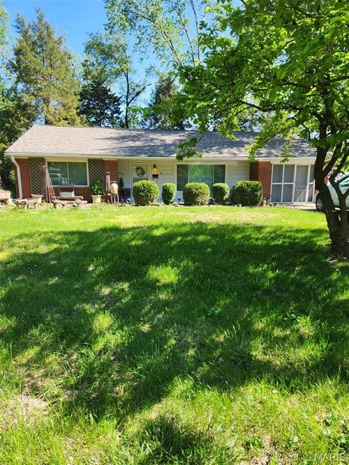 9 Hazelwood Ct, Hazelwood, MO, 63042-2710 | Card Image