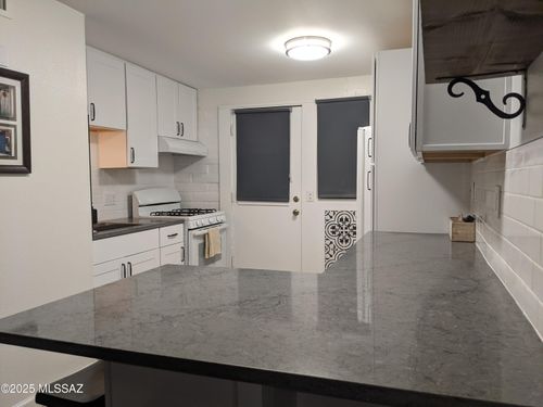 373 S Paseo Pena, Green Valley, AZ, 85614-7077 | Card Image