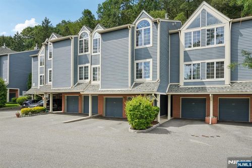 127 Surrey Ct, Ramsey, NJ, 07446-1266 | Card Image
