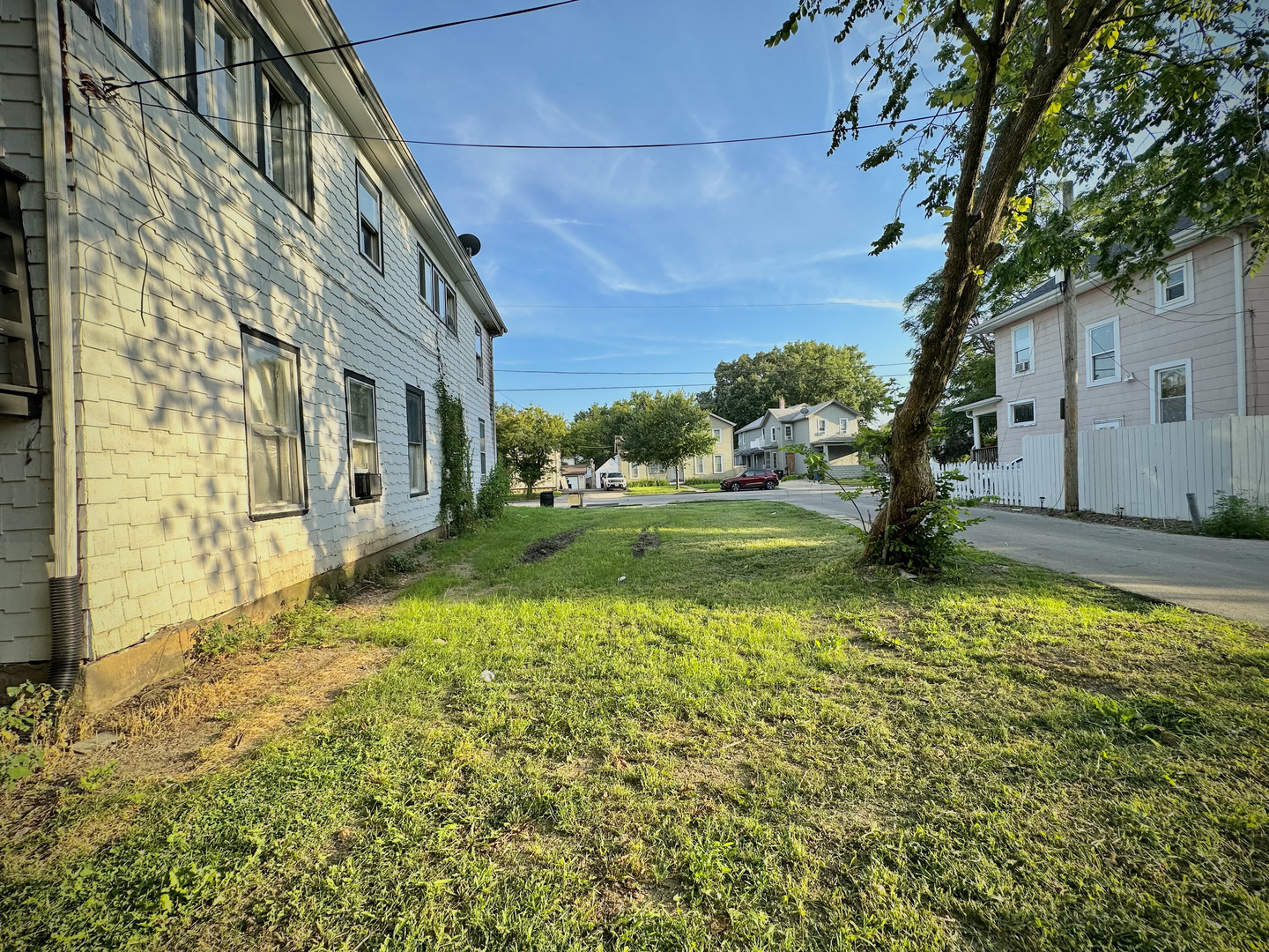 Land in Aurora 5