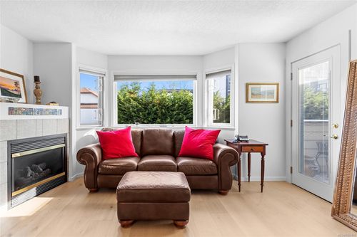 {{alt}} | Card Image