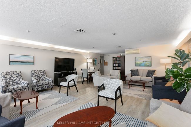 1603 - 1081 Ambleside Drive, Condo with 2 bedrooms, 1 bathrooms and null parking in Woodroffe ON | Image 33