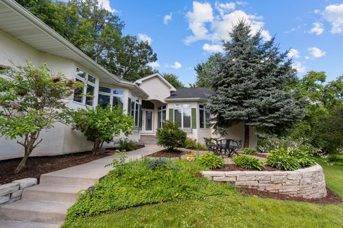 2888 Forest Rdg, Chaska, MN, 55318-1112 | Card Image