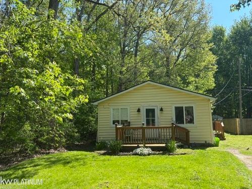 9083 Island Dr, Clay, MI, 48001-4408 | Card Image