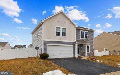 101 Tundra Ct, BUNKER HILL, WV, 25413-1134 | Card Image