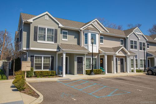 24 Robert Court Street, Babylon, NY, 11701 | Card Image