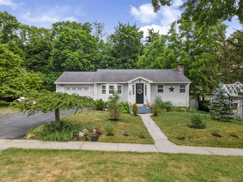 35 Highland Ave, Walden, NY, 12586-1429 | Card Image