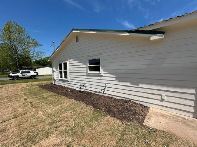 317 W Elm St, House other with 3 bedrooms, 2 bathrooms and null parking in Whitewright TX | Image 24