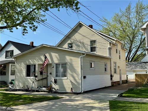 423 7th St, Fairport Harbor, OH, 44077-5666 | Card Image